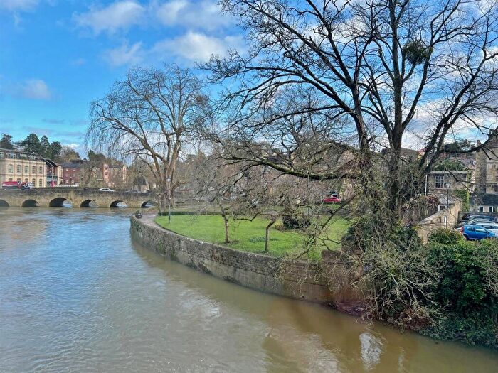 1 Bedroom Flat For Sale In Church Street, Bradford-On-Avon, BA15