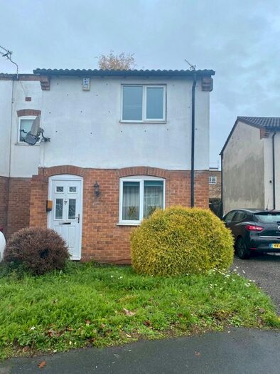 2 Bedroom End Of Terrace House To Rent In St. Georges Drive, Nottingham, Nottinghamshire, NG2