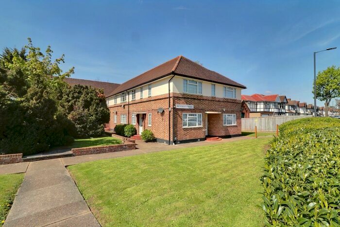 2 Bedroom Flat To Rent In Kenton Lane, Harrow, HA3