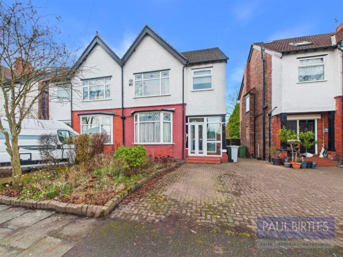 3 Bedroom Semi-Detached House For Sale In Southgate, Flixton, Trafford, M41