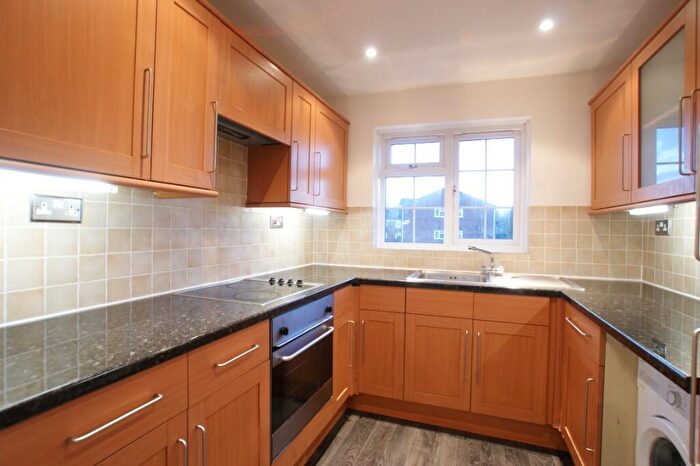 2 Bedroom Apartment To Rent In Hillcrest, Weybridge, Surrey, KT13
