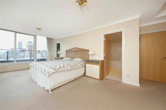 3 Bedroom Flat To Rent In Boardwalk Place, Canary Wharf, London, E14
