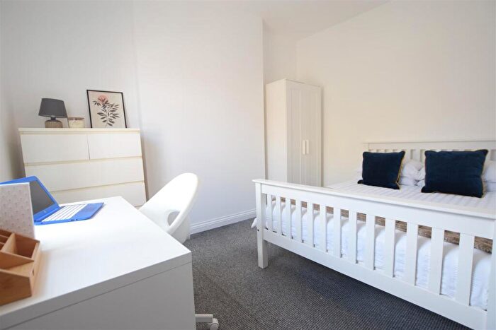 4 Bedroom End Of Terrace House To Rent In West Parade - Student House - /, LN1