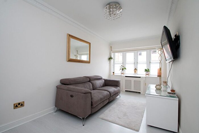 3 Bedroom Property To Rent In Tarragon Grove, London, SE26