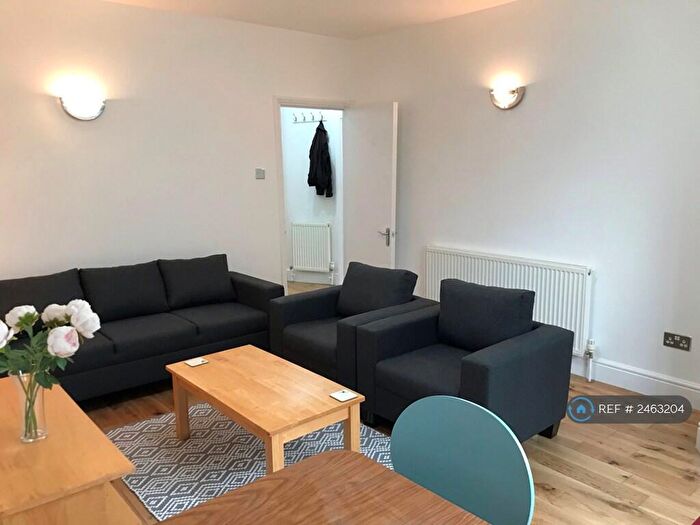 2 Bedroom Flat To Rent In Damien Court, London, E1