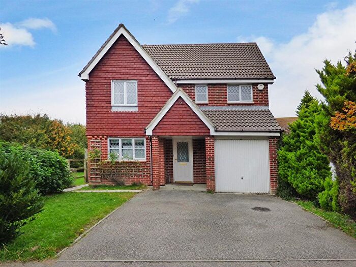 4 Bedroom Detached House To Rent In Columbine Way, Littlehampton, BN17