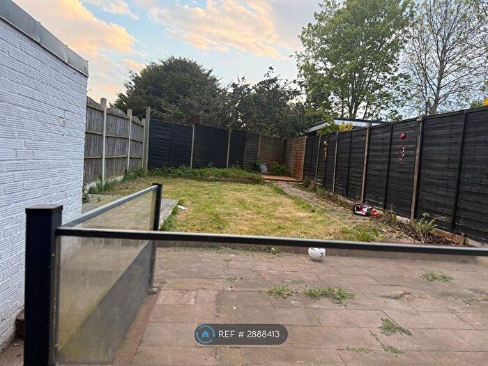 3 Bedroom Semi-Detached House To Rent In Littlechurch Road, Luton, LU2