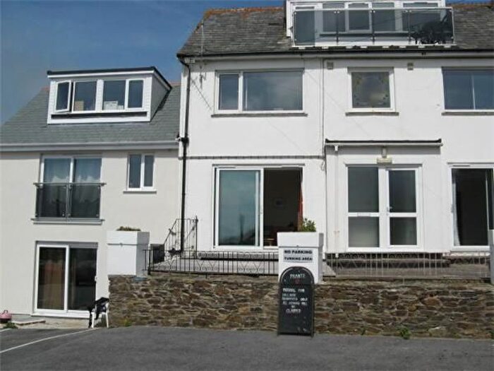 1 Bedroom Flat To Rent In Tregurrian, Newquay, TR8