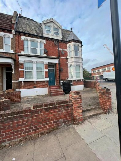 Studio To Rent In Palmerston Crescent, London, N13