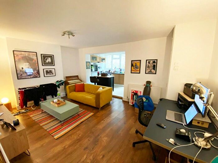 1 Bedroom Flat To Rent In Wetherell Road, London, E9