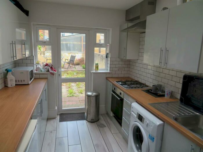 6 Bedroom House To Rent In Edmund Road, Southsea, PO4