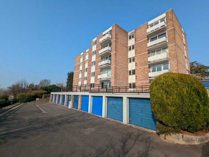 2 Bedroom Flat To Rent In Stratford Court, Westbury-on-Trym, Bristol, BS9