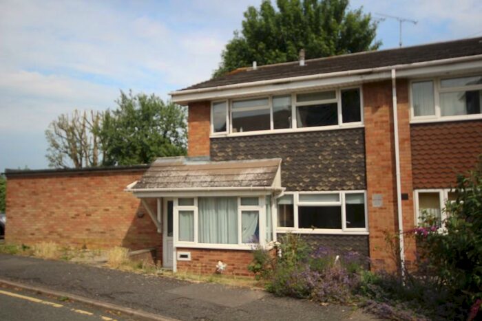 3 Bedroom Semi-Detached House To Rent In Pennyfields, Brentwood, Essex, CM14
