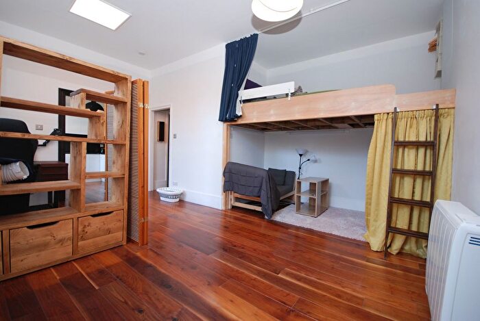 Studio To Rent In Brixton Road, Brixton, SW9