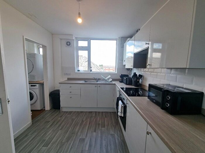 4 Bedroom Maisonette To Rent In Gainsborough Square, Bristol, BS7