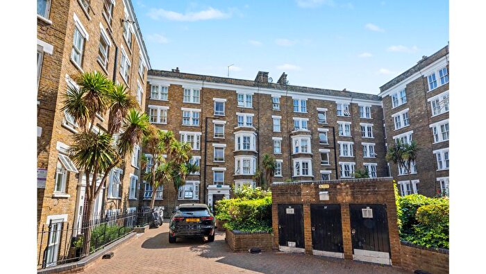 1 Bedroom Flat For Sale In Dover Flats, Old Kent Road, Southwark, London, SE1