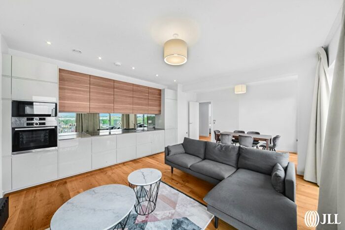 3 Bedroom Flat To Rent In Zinc Street, London, E15