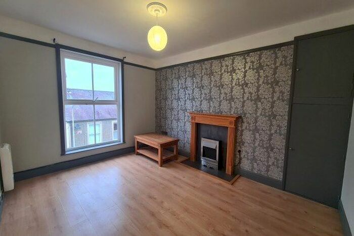 2 Bedroom Town House To Rent In Bush Street, Pembroke Dock, SA72