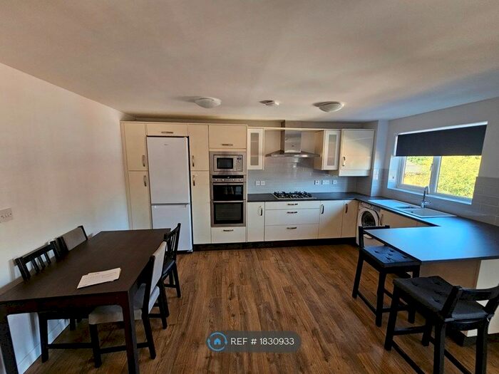 2 Bedroom Flat To Rent In Manchester, Manchester, M15