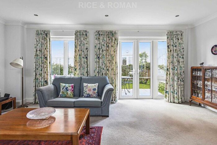 3 Bedroom Retirement Property For Sale In Lynwood Village, Ascot, SL5