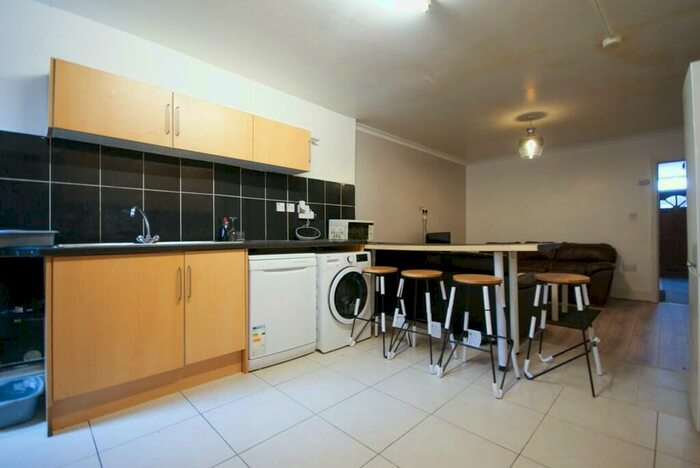 6 Bedroom Terraced House To Rent In Alton Road - Bath Student Property, B29