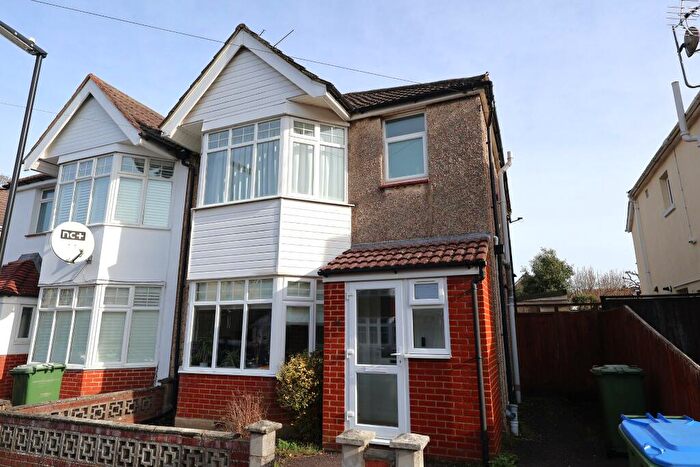 3 Bedroom Semi Detached House For Sale In Shirley, Southampton, SO16