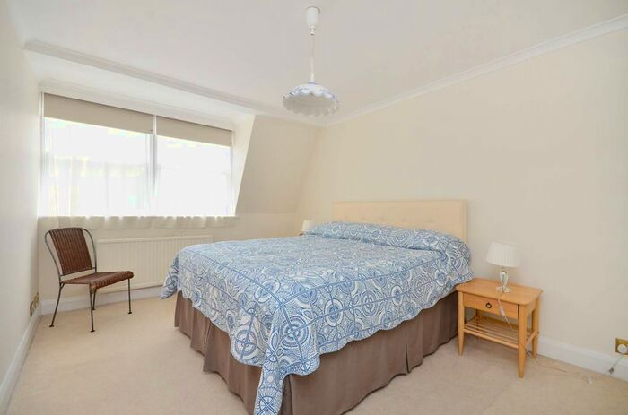 3 Bedroom Flat To Rent In Elsham Road, Holland Park, London, W14
