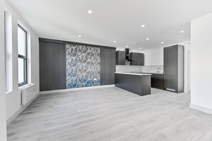 2 Bedroom Flat To Rent In Kidderminster Road, West Croydon, Croydon, CR0