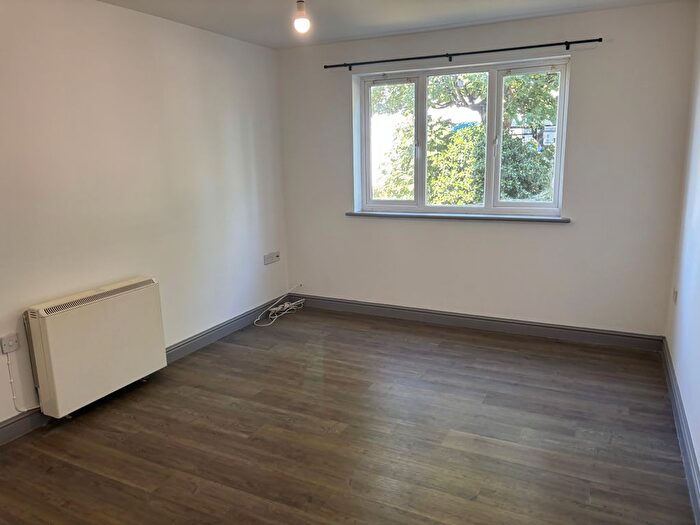 2 Bedroom Flat To Rent In - New Chester Road, Wirral, CH42