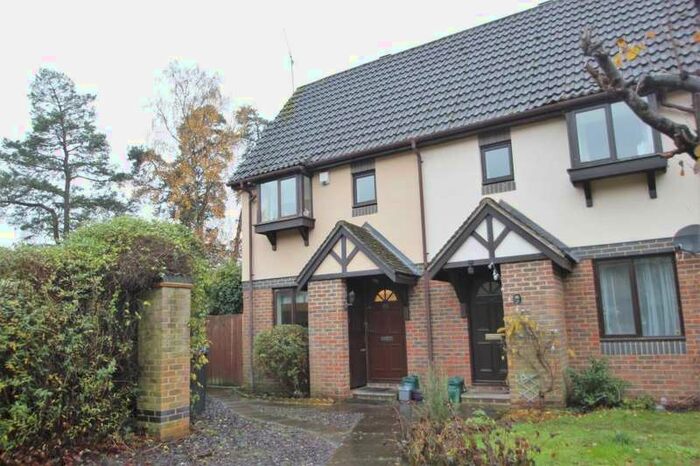 1 Bedroom End Of Terrace House To Rent In Woking, GU22