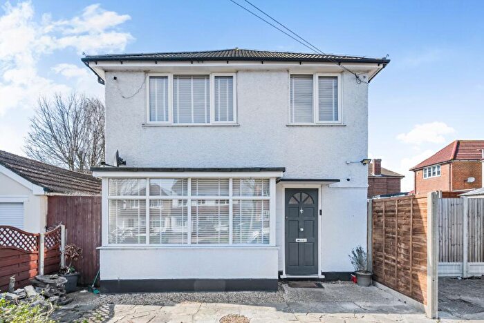 3 Bedroom Detached House For Sale In Raeburn Road, Sidcup, Kent, DA15