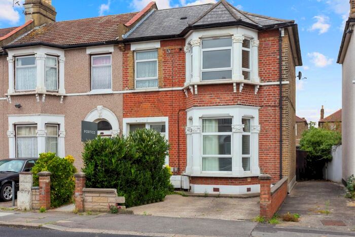 2 Bedroom Maisonette To Rent In Dalkeith Road, IG1