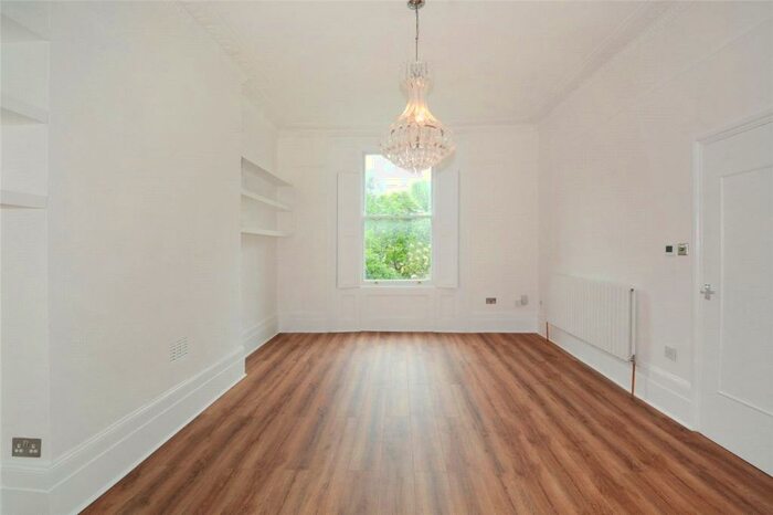 2 Bedroom Flat To Rent In Canonbury Park North, Canonbury, Islington, London, N1