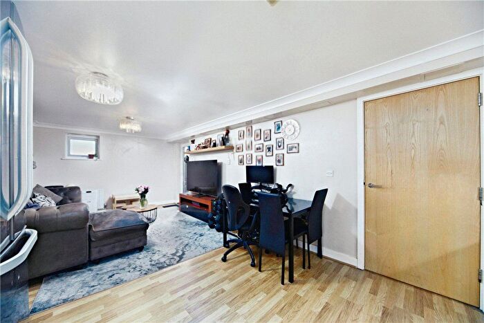 2 Bedroom Flat For Sale In Thornton Road, Thornton Heath, CR7