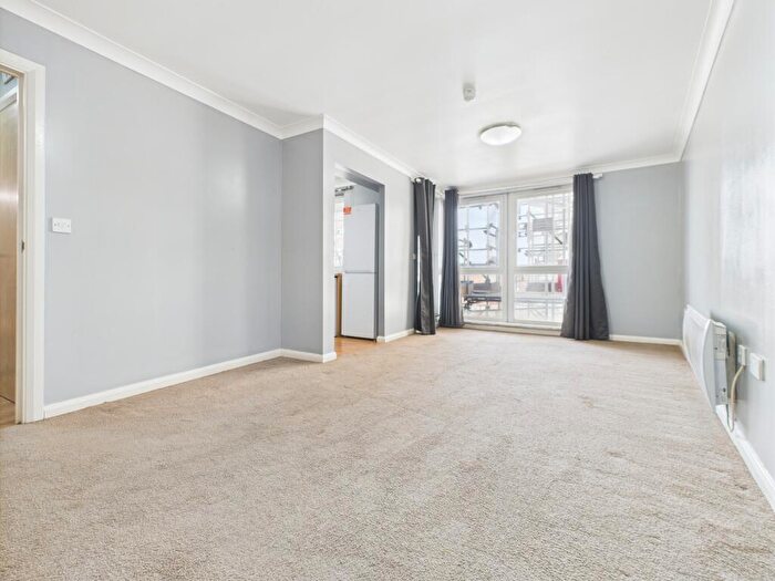 2 Bedroom Flat To Rent In Crown Heights, Alencon Link, Basingstoke, RG21