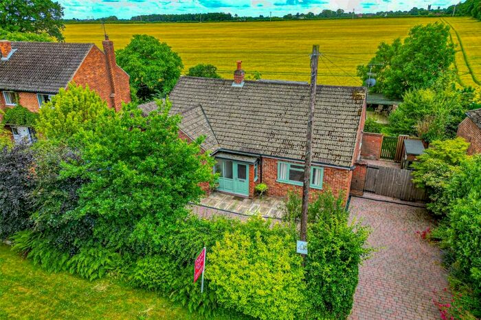3 Bedroom Bungalow For Sale In Riseholme Lane, Lincoln, LN2