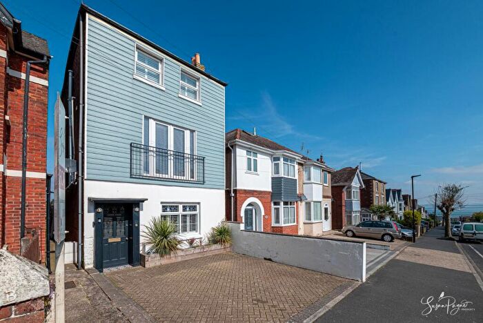 4 Bedroom Detached House For Sale In Leeway House, Mill Hill Road, Cowes, PO31