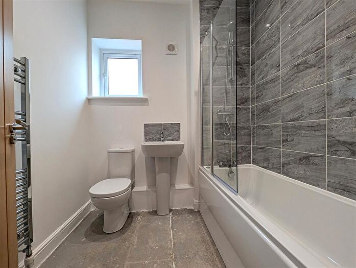 4 Bedroom Detached House For Sale In Grange Way, Gristhorpe, YO14