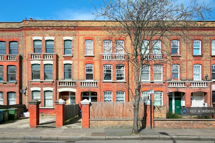 5 Bedroom Flat To Rent In Southampton Way, London, SE5