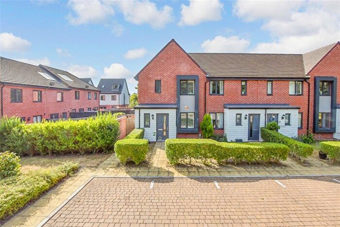 3 Bedroom Semi Detached House For Sale In Heath Wood Drive, Maidstone, Kent, ME14