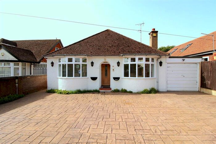 2 Bedroom Detached Bungalow To Rent In Tippendell Lane, Chiswell Green, St.Albans, AL2