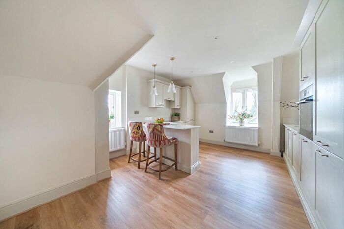2 Bedroom Flat For Sale In Clevemede, Goring, Reading, Oxfordshire, RG8