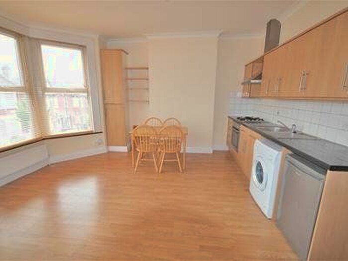 2 Bedroom Flat To Rent In Duckett Road, London, N4