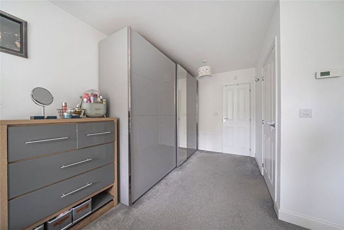 2 Bedroom Flat For Sale In Chertsey, Surrey, KT16