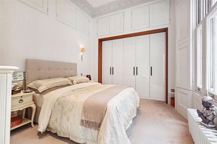 2 Bedroom Flat To Rent In West Cromwell Road, London, SW5