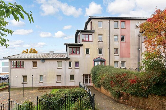 2 Bedroom Flat For Sale In Windsor Crescent, Clydebank, West Dunbartonshire, G81