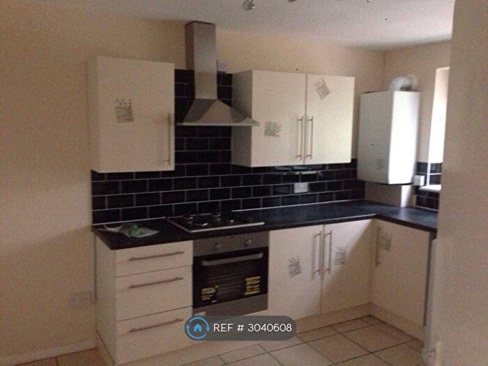 3 Bedroom Maisonette To Rent In St John's Road, Canning Town London, E16