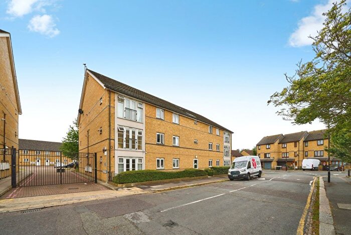 2 Bedroom Flat For Sale In Lacewing Close, London, E13