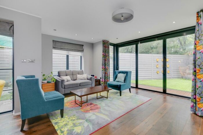 3 Bedroom Terraced House To Rent In Eleanor Close London, SE16