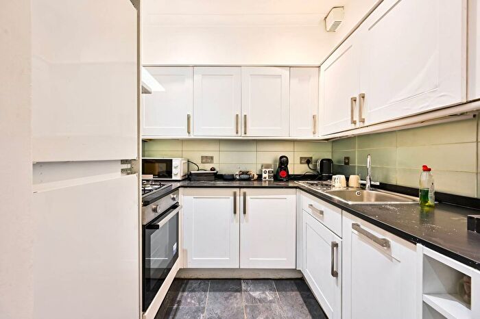 2 Bedroom Flat For Sale In Collingham Place, Earls Court, London, SW5